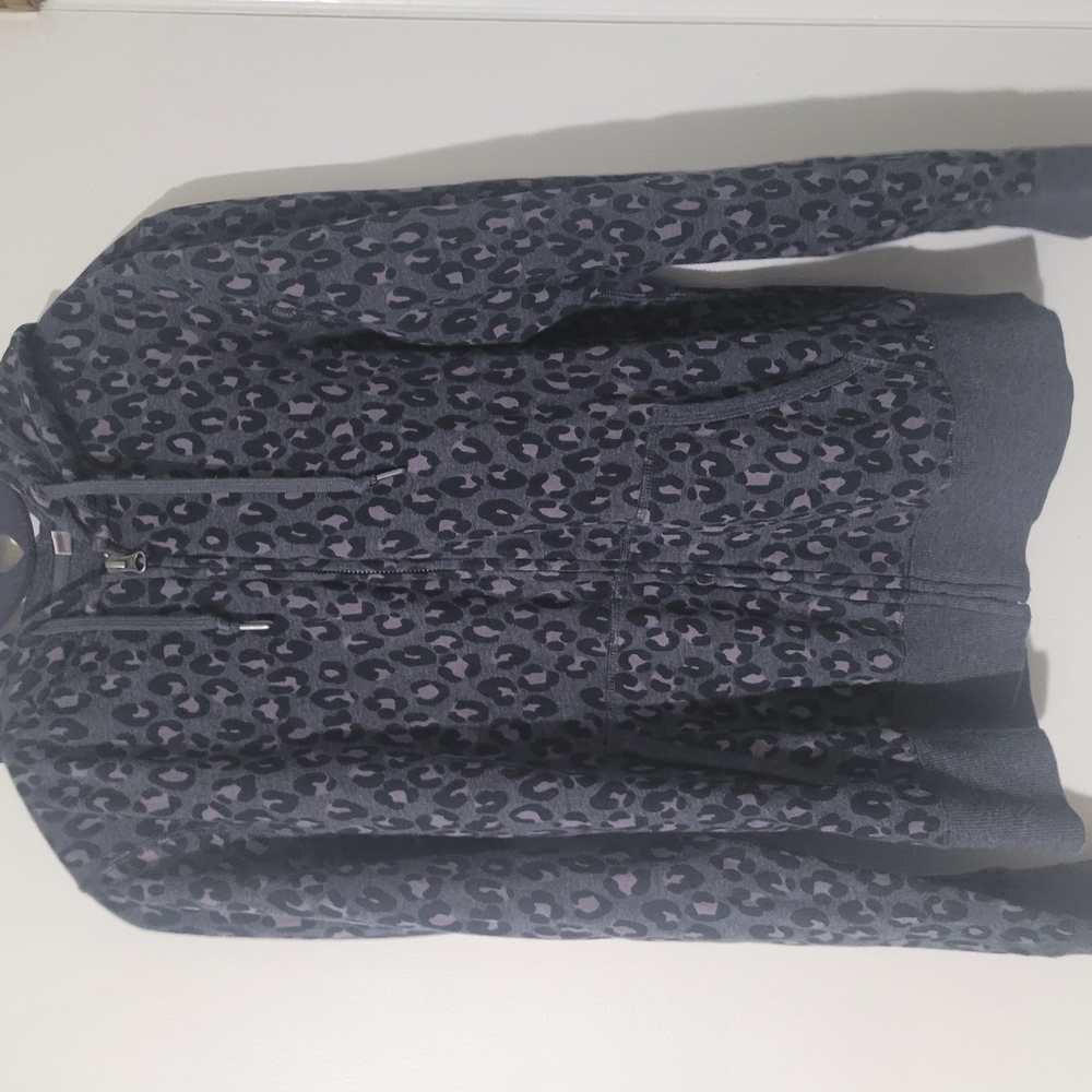 Source Unknown Gray and Black Leopard Print Hoodie